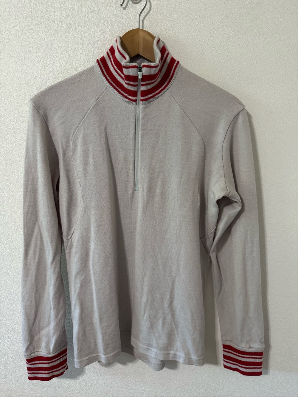 Icebreaker Sport Ltd 320 Merino 1/4 Zip Sweater Light Gray Red Stripe Trim-M
